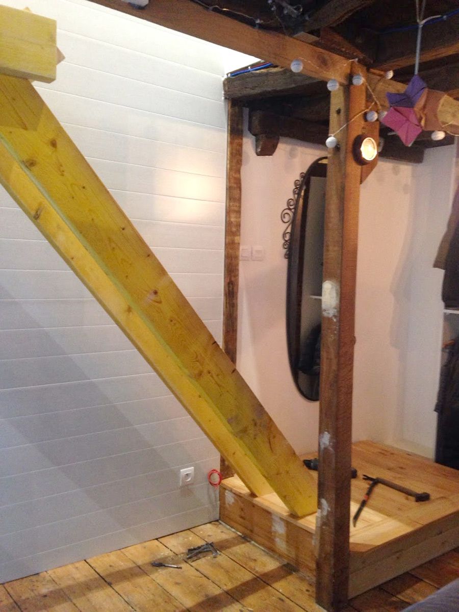 Création d'un escalier droit sans contre marche pour accès aux chambres