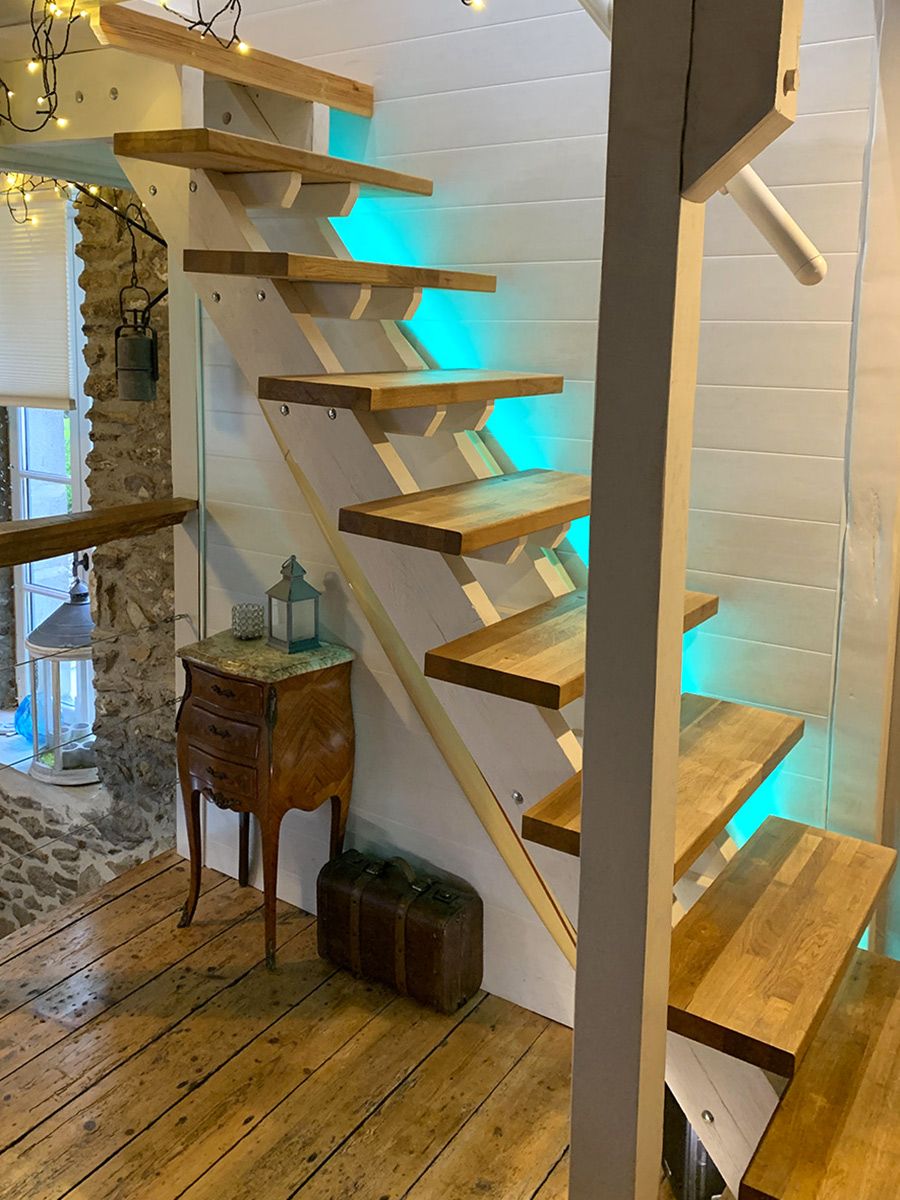 Création d'un escalier droit sans contre marche pour accès aux chambres : rendu final