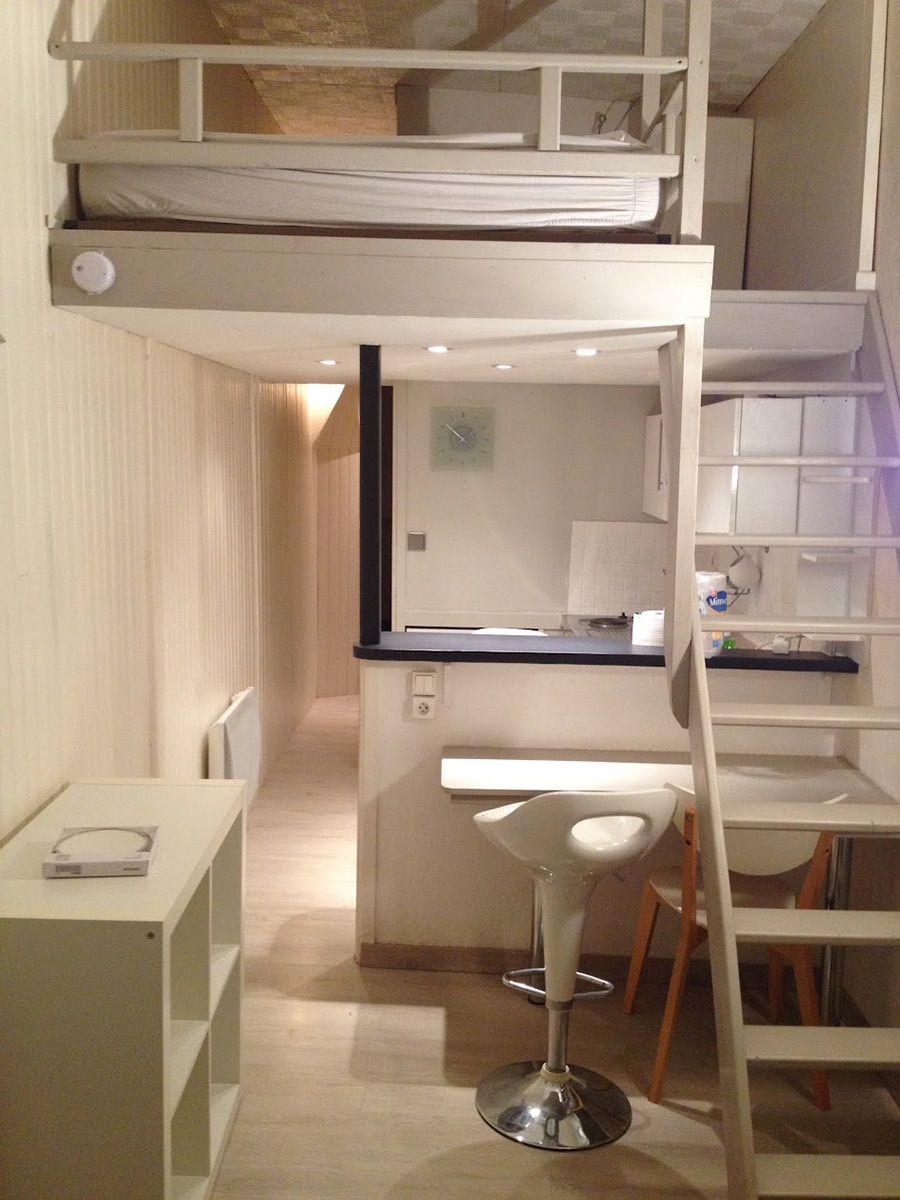 Mise en place d'un plancher de mezzanine de couchage dans un studio en hyper centre : vue après