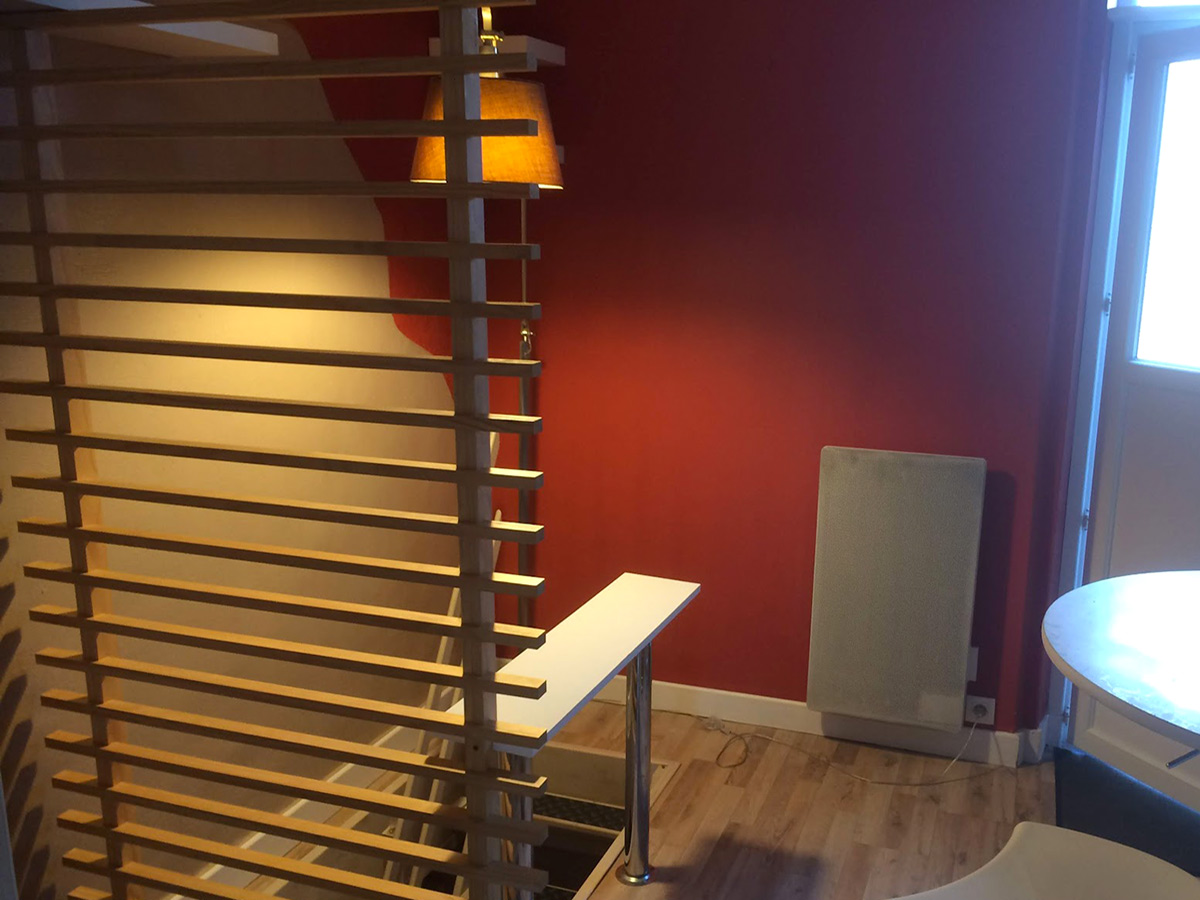 Installation d'un claustras pour protéger une trémie d'escalier