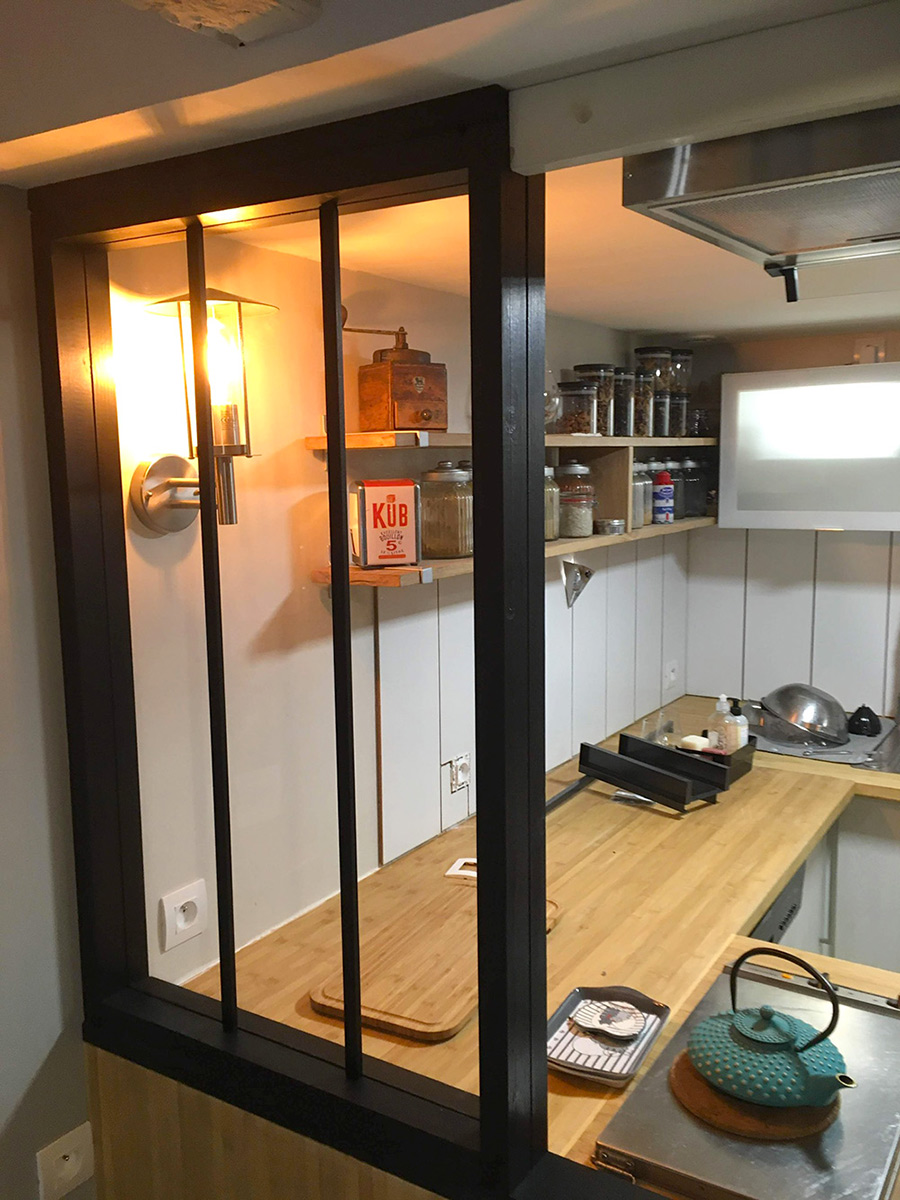 Création de verrières style industriel : barreaux démontables pour faciliter l'entretien