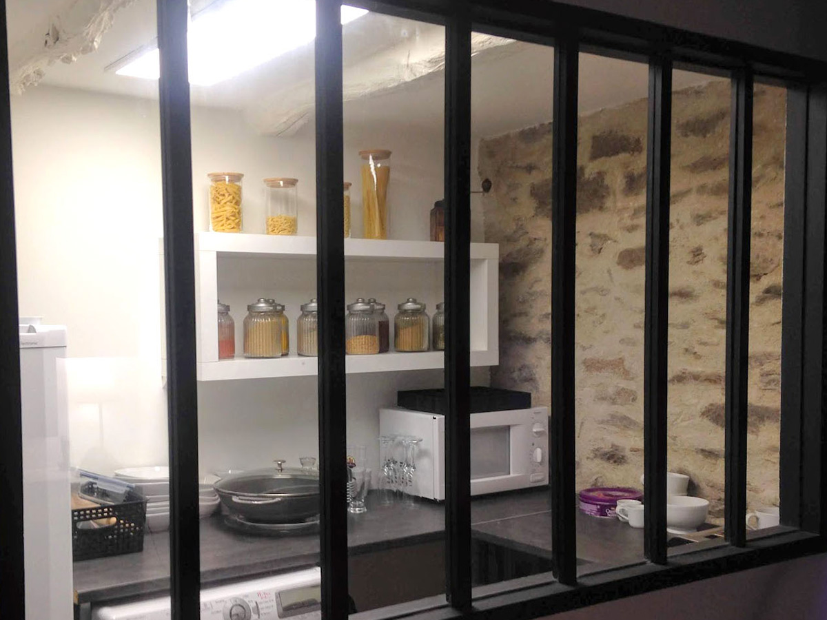 Création de verrières style industriel : barreaux démontables pour faciliter l'entretien