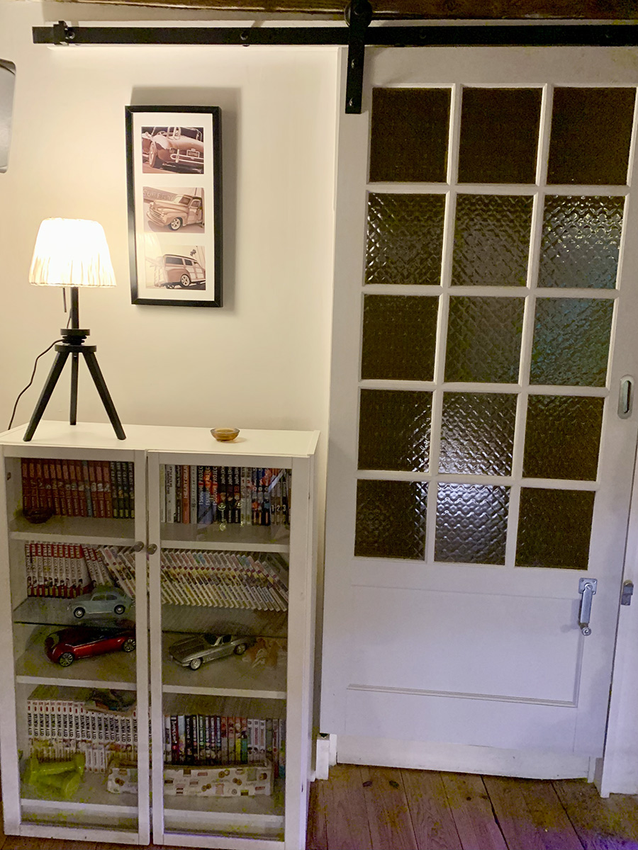 Transformation d'une porte de salon en ouverture coulissante sur rail industriel