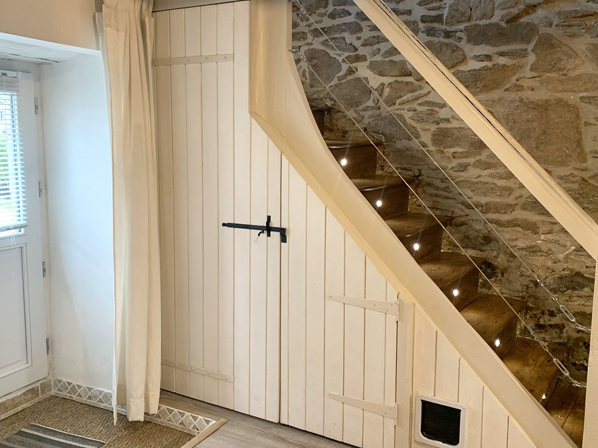 Aménagement d'un dessous d'escalier : vue fermé