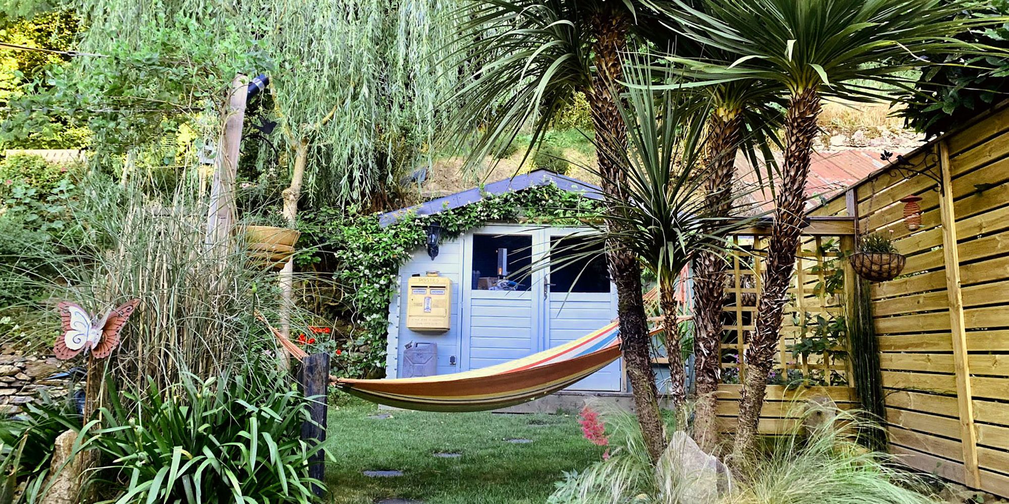 Montage d'un abri de jardin, couverture bac acier, vitrage verre 6mm