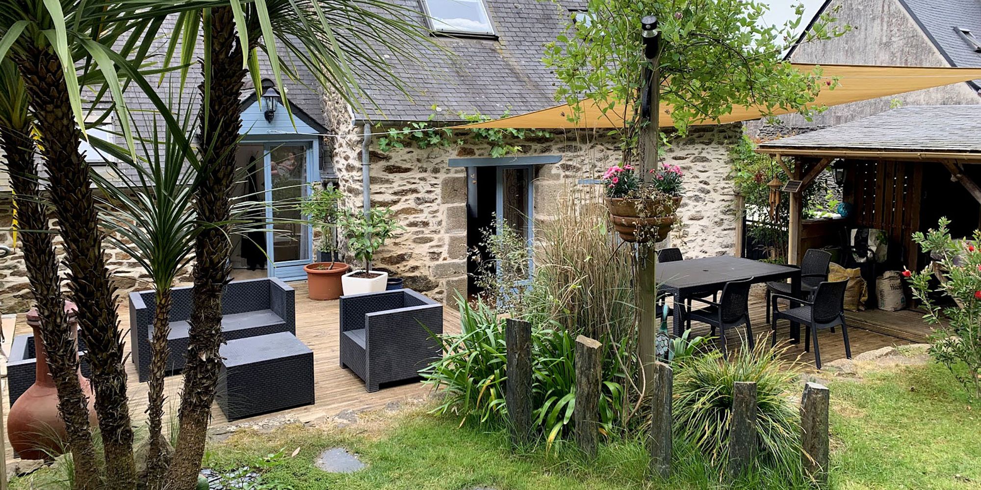 Création d'un parterre de graminés, mise en place de palis en ardoise