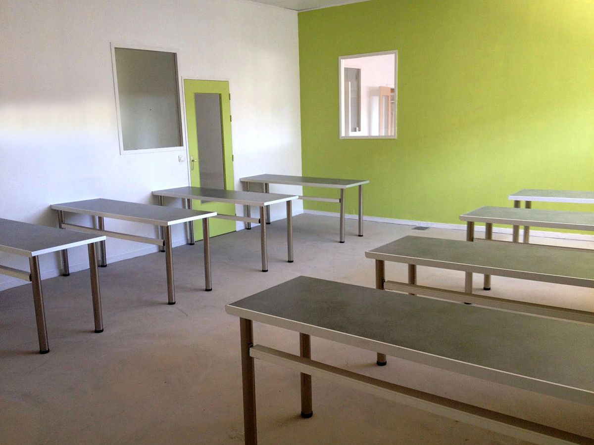 Rénovation d'une salle de formation : murs et plafond