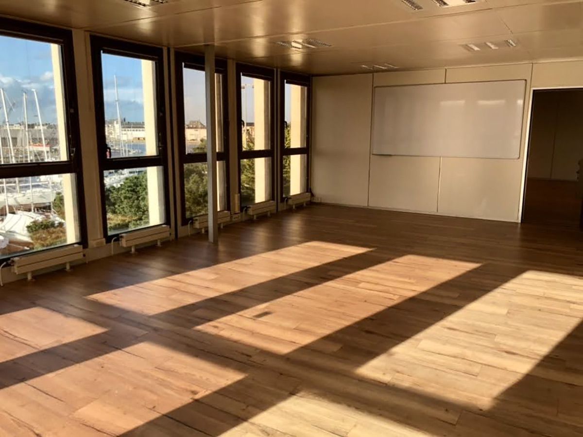Pose d'un parquet contre collé 12mm dans des salles de formation