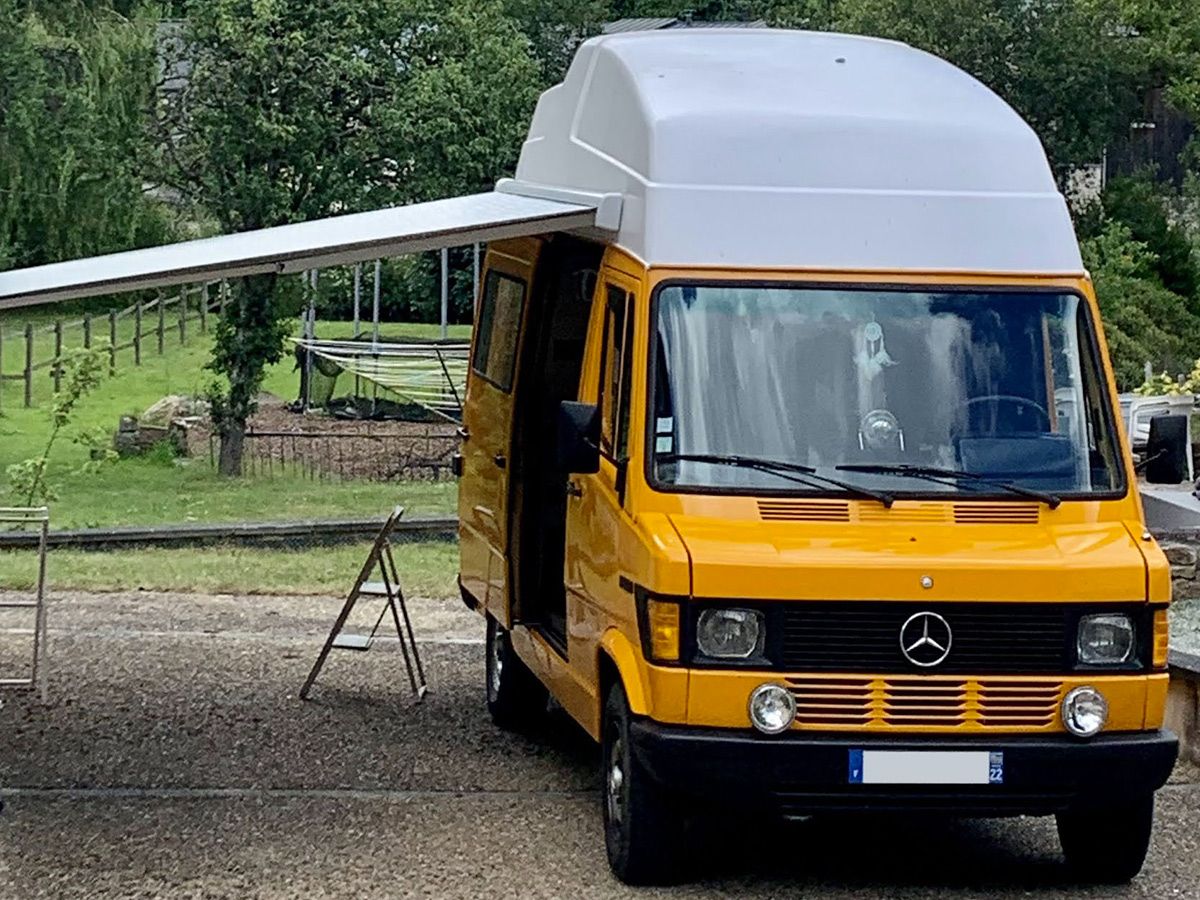 Installation d'un store à enroulement manuel Thule de 3m x 2,5m
