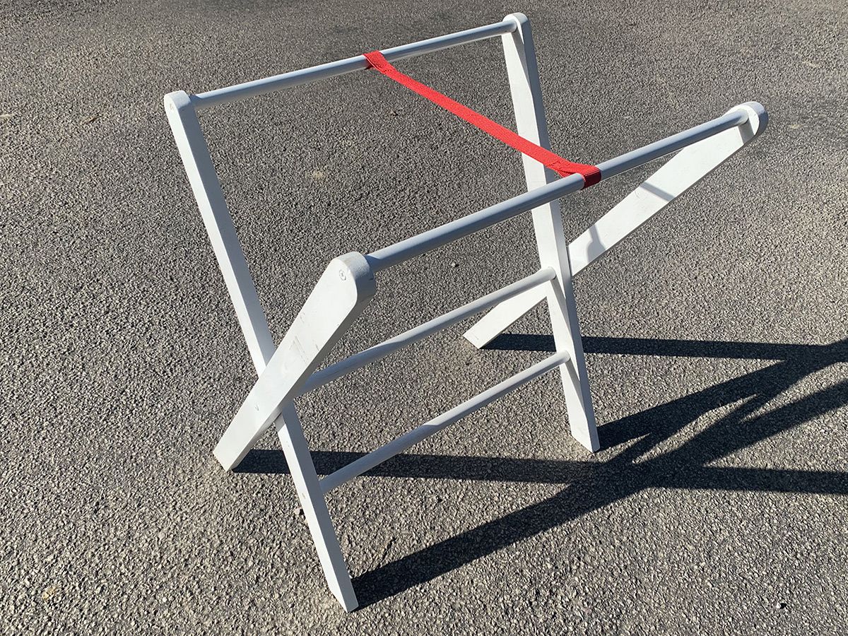 Création d'un pied pliant pour exploiter le plateau de table d'origine