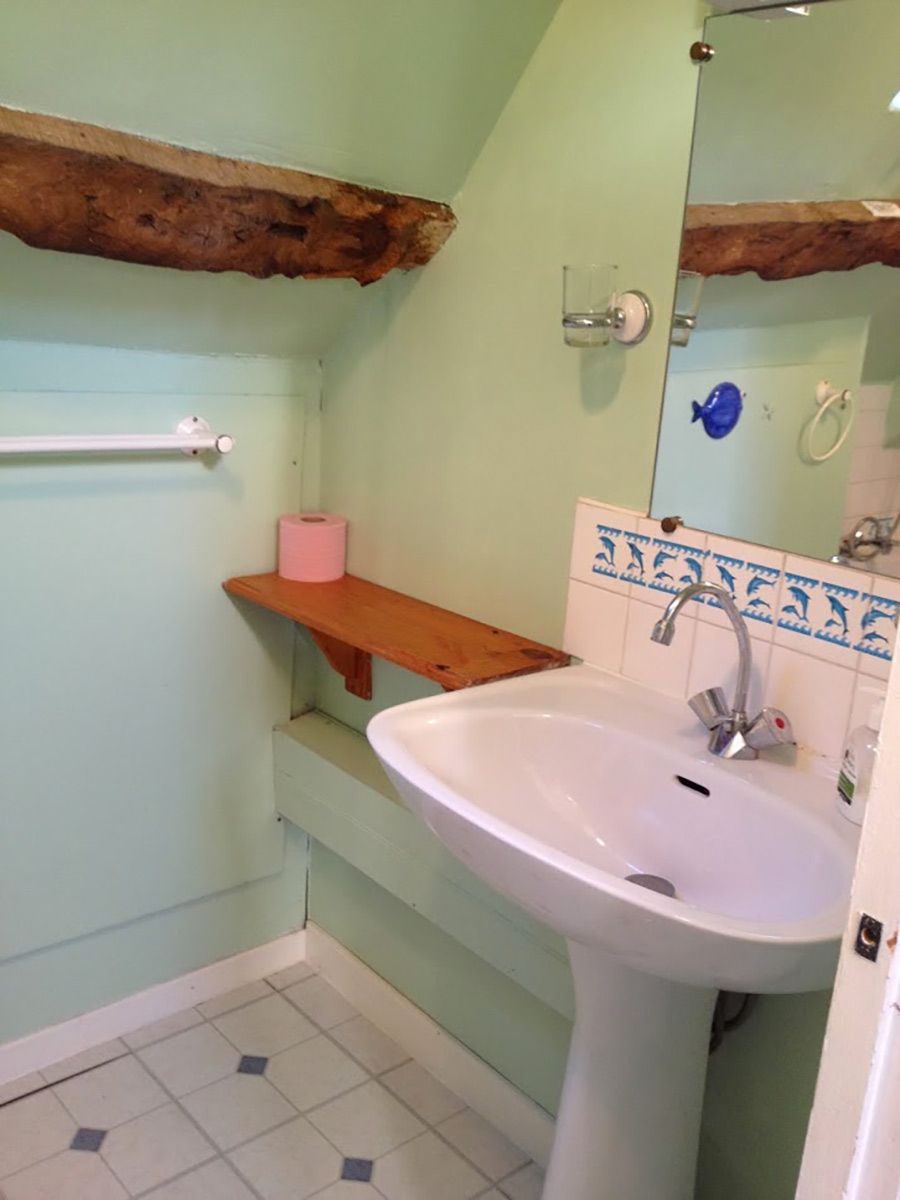 Rénovation complète d'une salle de bain sous les combles : avant travaux