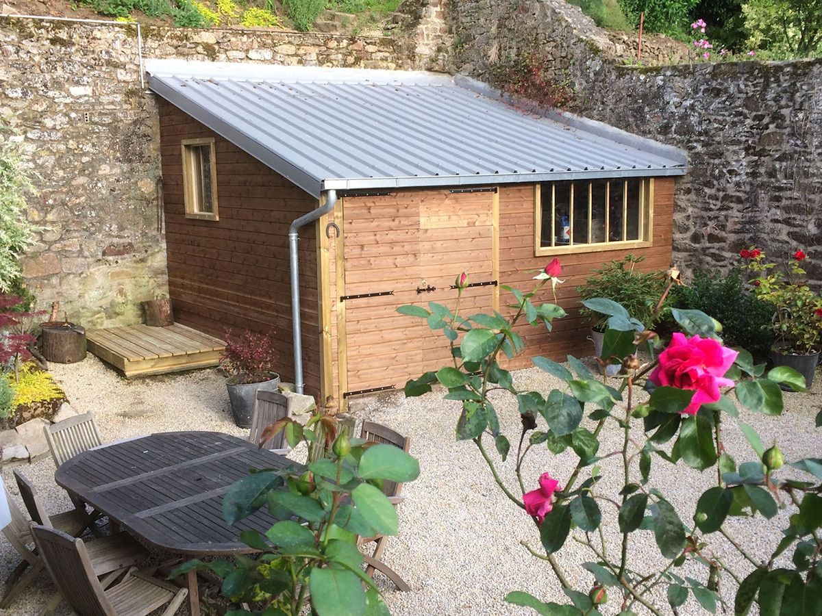 Habillage et modification des ouvertures d'une dépendance en parpaings : rendu final