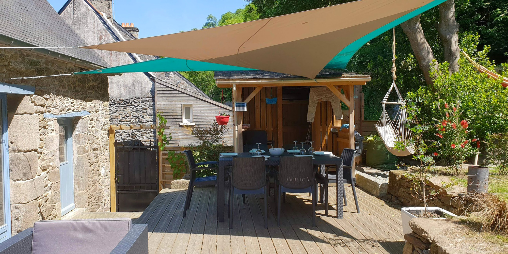 Voiles d'ombrage et aménagement paysager : création de palliers