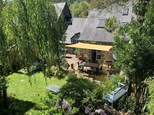 Vue du haut d'un jardin en relief de 350m²