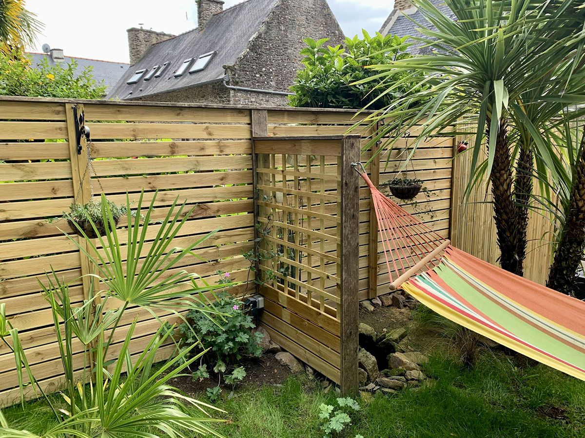 Coin détente avec hamac et fontaine programmée