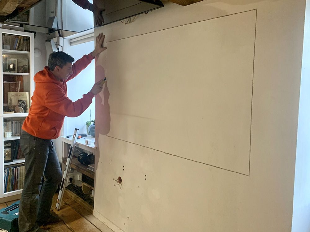 Reprise d'un mur en placo non isolé et création d'un emplacement télé avec prises hdmi et 220v intégrées : avant travaux