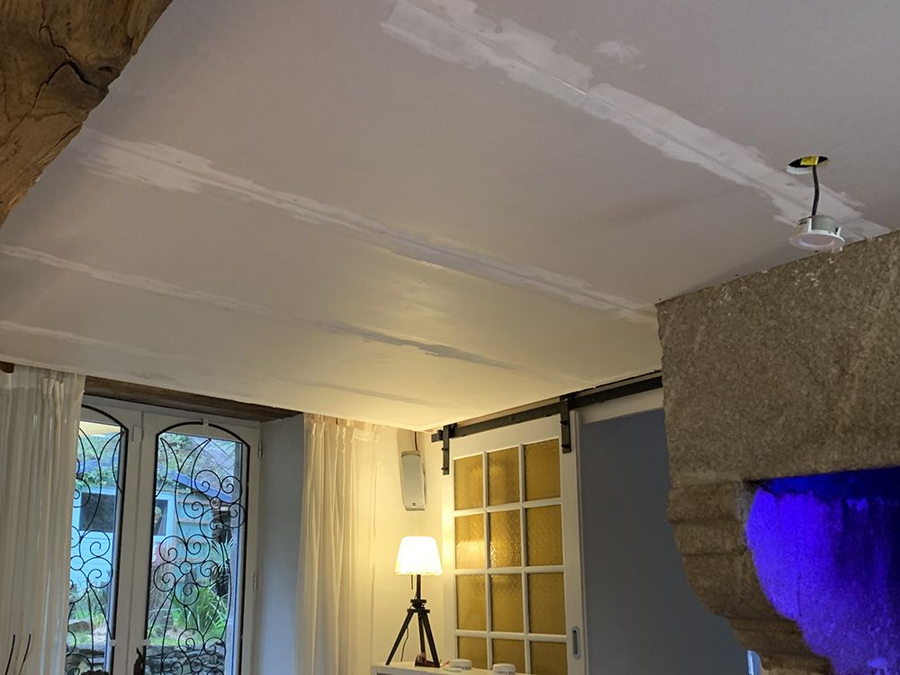 Faux-plafond isolant sous un plancher bois : pose du BA13
