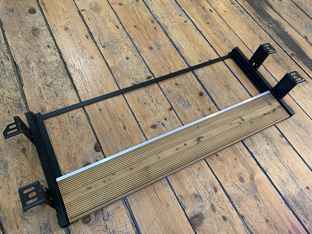 Création d'un marche-pied pour un mercedes T1 Marco Polo 1986 : position rétractée