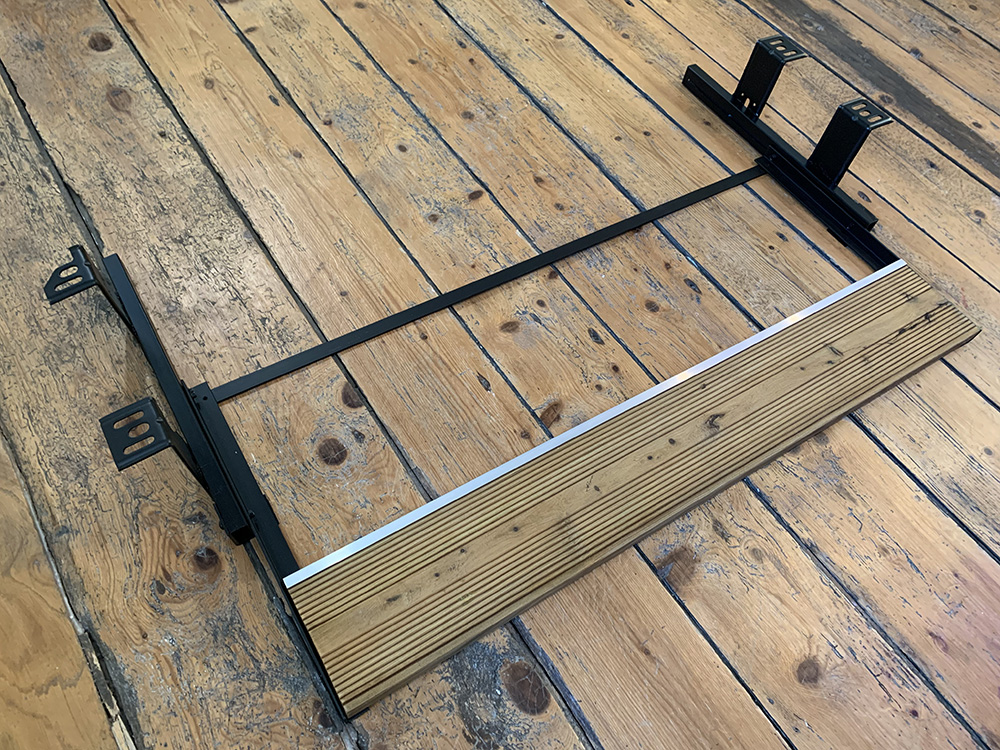 Création d'un marche-pied pour un mercedes T1 Marco Polo 1986 : position sortie