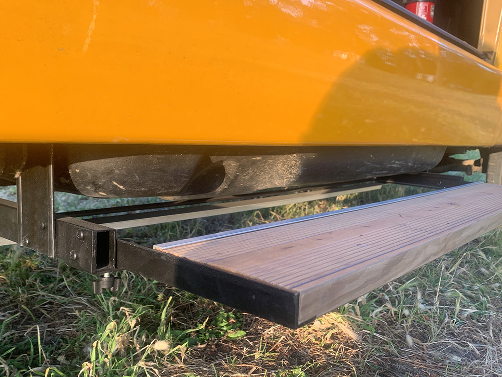 Marche-pied monté sur un mercedes T1 Marco Polo 1986