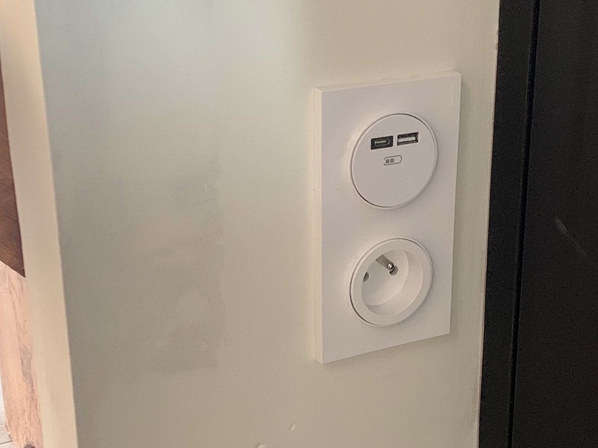 Ajout de prises électriques avec port de charge USB
