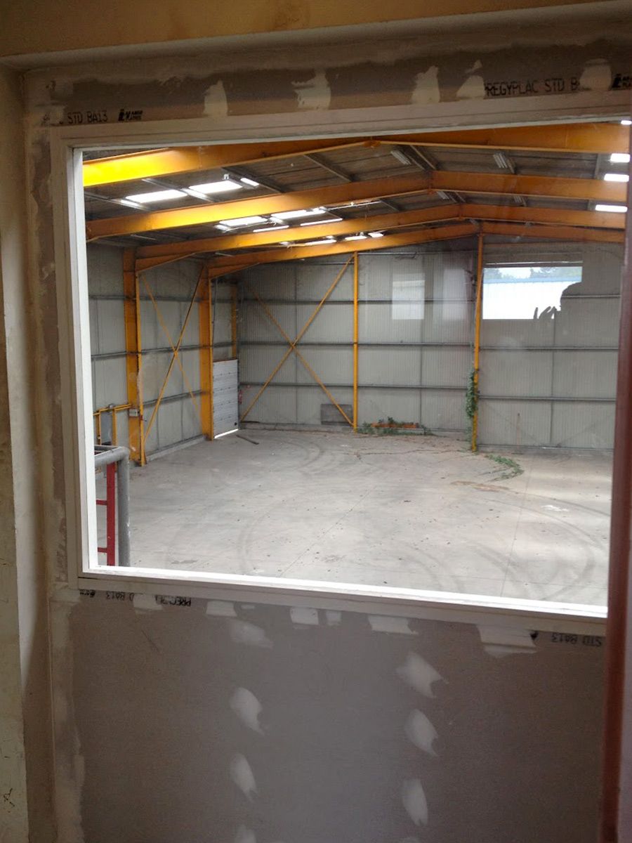 Pose d'un vitrage dans une cloison sèche pour profiter d'un éclairage naturel