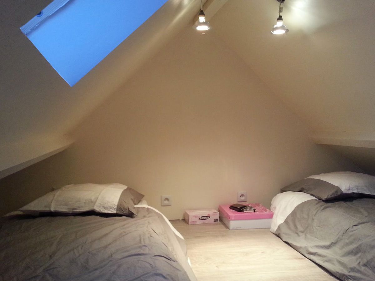 Aménagement d'un dortoir sous combles pour les enfants