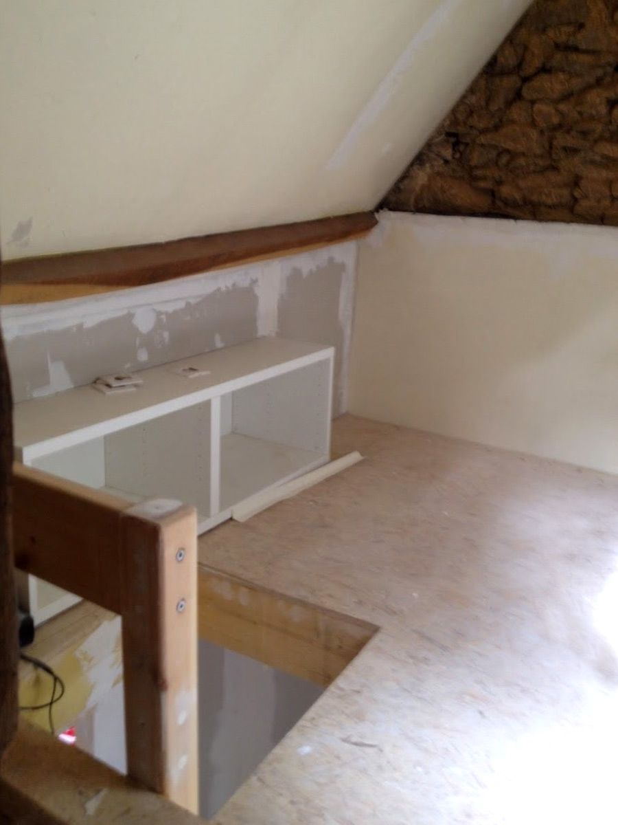 Création d'un plancher et trappe d'accès pour un grenier dans une ancienne habitation