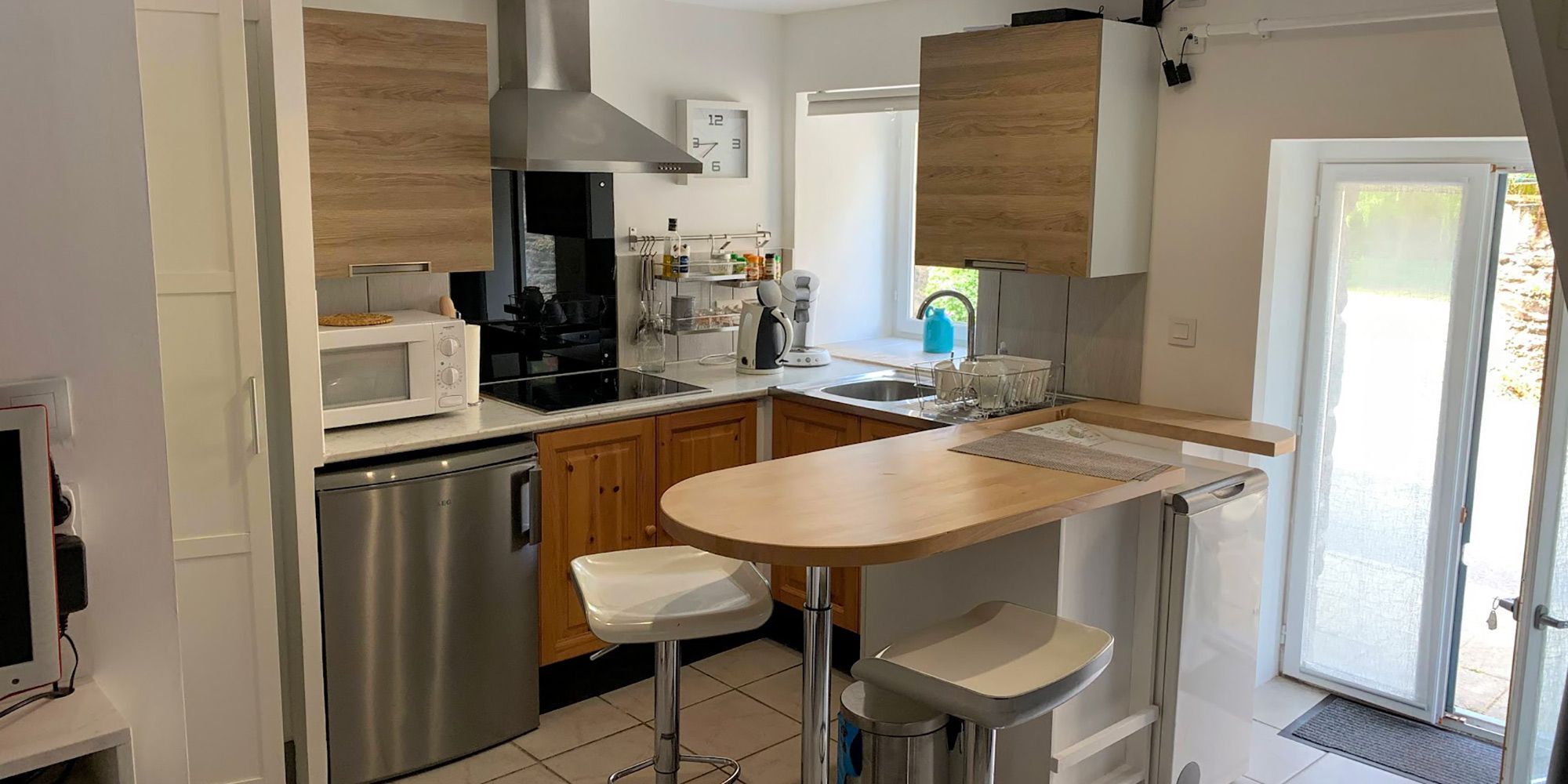 Aménagement d'une cuisine à faible encombrement dans un studio meublé