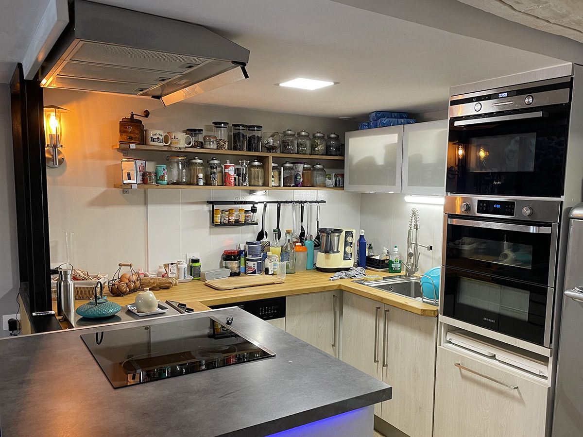 Aménagement d'une cuisine complète dans un ancienne habitation : rendu final