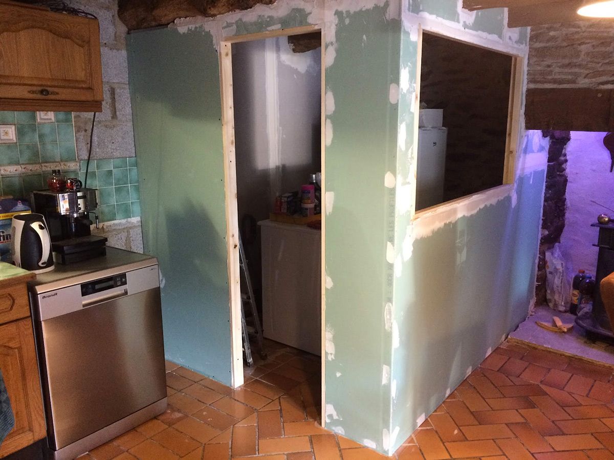 Aménagement d'une arrière-cuisine dans un ancienne habitation