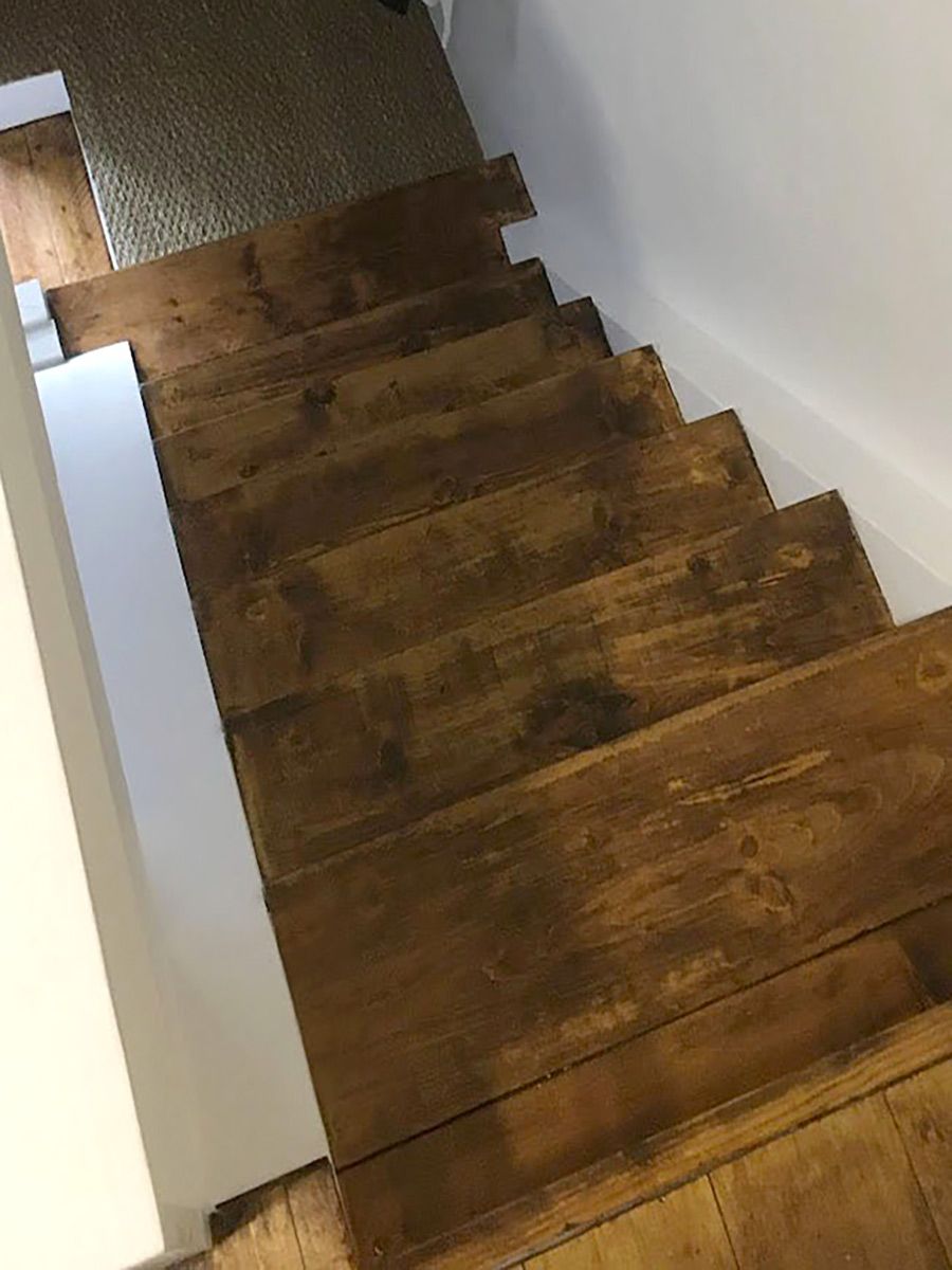 Création d'un escalier droit avec contre marche. vue descente